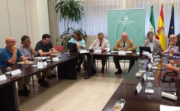 Reunión del gabinete técnico sobre el brote de listeriosis en Andalucía, presidido por el consejero de Salud y Familias, Jesús Aguirre, en la sede de la Consejería de Salud y Familias.