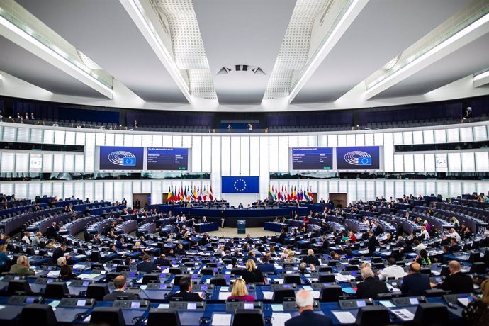 UE.- La Eurocámara confirma su veto a los comisarios rumana y húngaro propuestos