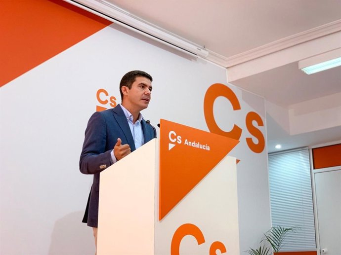 El portavoz parlamentario de Ciudadanos (Cs), Sergio Romero, en rueda de prensa.