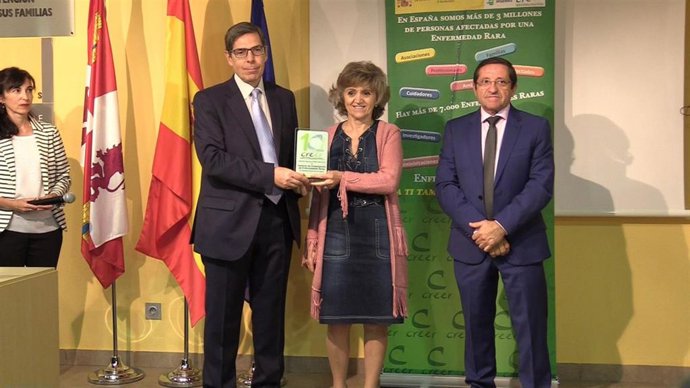 En el centro, María Luisa Carcedo, ministra de Sanidad, Consumo y Bienestar Social en funciones.