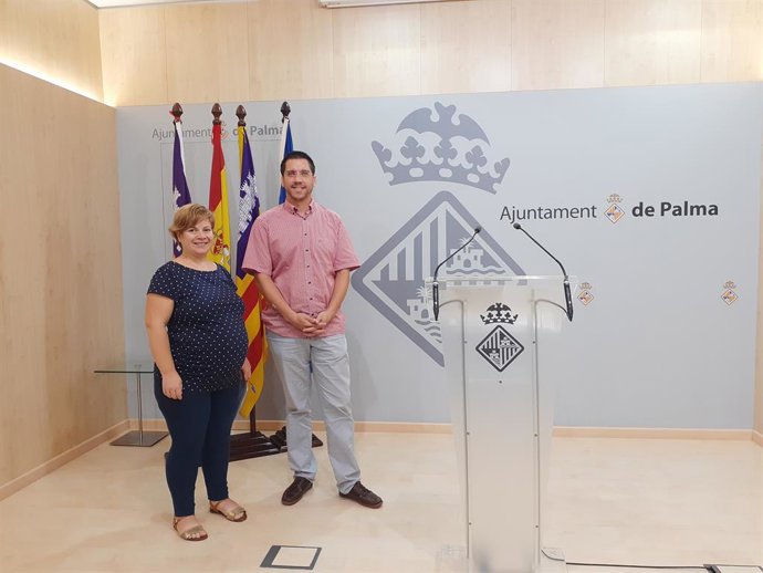 El Regidor de Promoció Econmica i Ocupació, Rodrigo Romero, i la Directora General de Fires i Mercats, Maria Antnia Comas.