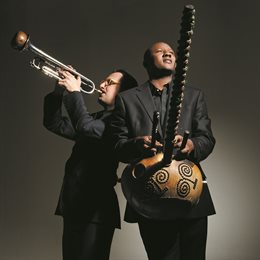 Ablaye Cissoko y Volker Goetze, kora y trompeta, respectivamente,