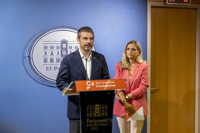 Els parlamentaris de Cs, Marc Pérez-Ribas i Patricia Guasp.