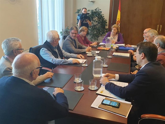 Reunión de la delegada del Gobierno en Asturias con federaciones sindicales y colectivos de personas mayores