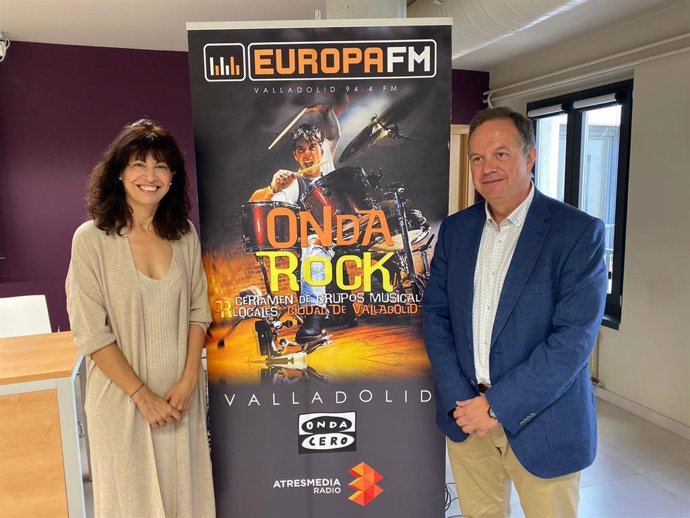 La concejal de Cultura y Turismo, Ana Redondo, y el director de Onda Cero Castilla y León, Ignacio Fernández.