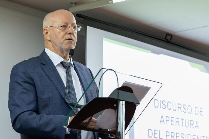 Juan Ramón Pérez, presidente de Adine, durante su discurso en la asamblea general extraordinaria de la asociación