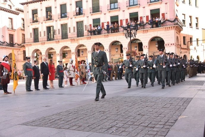 Inicio de los actos conmemorativos del 175 aniversario de la creación de la Guardia Civil en Huesca.