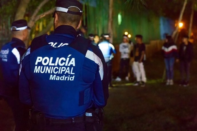 Policías Municipales actuando en una reyerta en Madrid