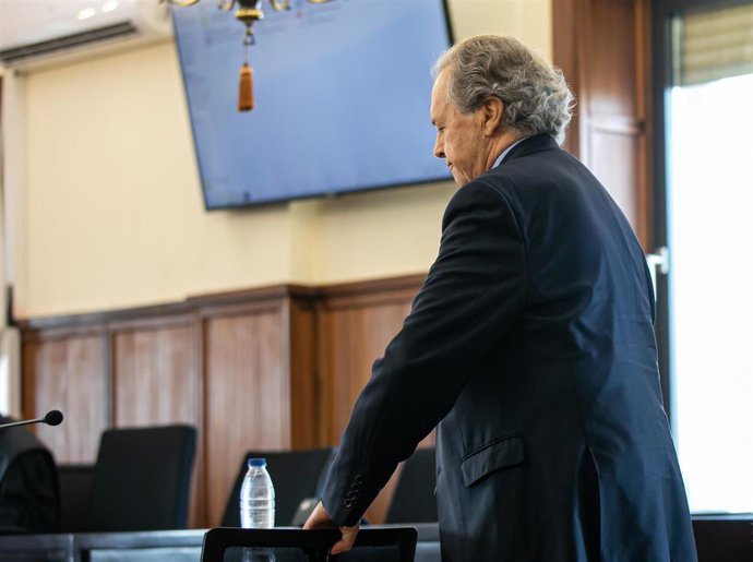 El expresidentes de Invercaria Tomás Pérez-Sauquillo, en la sala de la  Audiencia Provincial de Sevilla, declarando  en el juicio por la primera pieza separada de la causa.