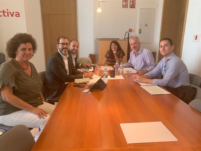 Reunión entre representantes del Ayuntamiento de Palma y Jet2.