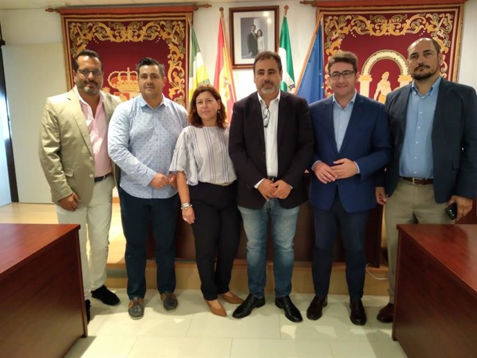 La portavoz de Ciudadanos en la Diputación de Sevilla, Carmen Santa María, el diputado provincial de Cs Manuel Benjumea y el primer teniente de alcalde y portavoz local de Cs Bormujos, Manuel Romero,