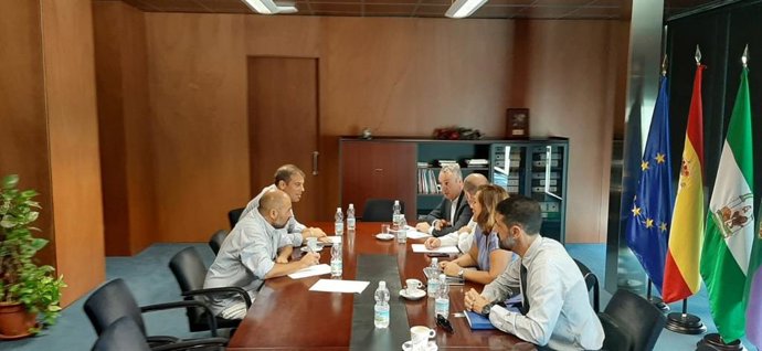 Ruiz Boix reunido con el Ayuntamiento de La Líea