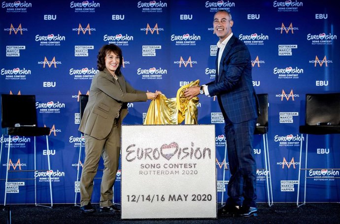 30 August 2019, Netherlands, Rotterdam: The Chairman of the Board of the Dutch Broadcasting Corporation NPO Shula Rijxman (L) and Rotterdam's Councillor for Culture Said Kasmi at the announcement of the host city of the Eurovision Song Contest 2020. The