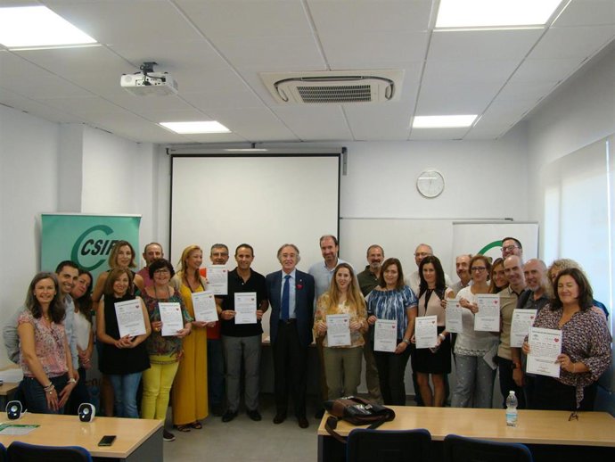 Nota Y Foto / Salud Acredita Al Sindicato Csif Granada Por Completar El Programa Por Un Millón De Pasos