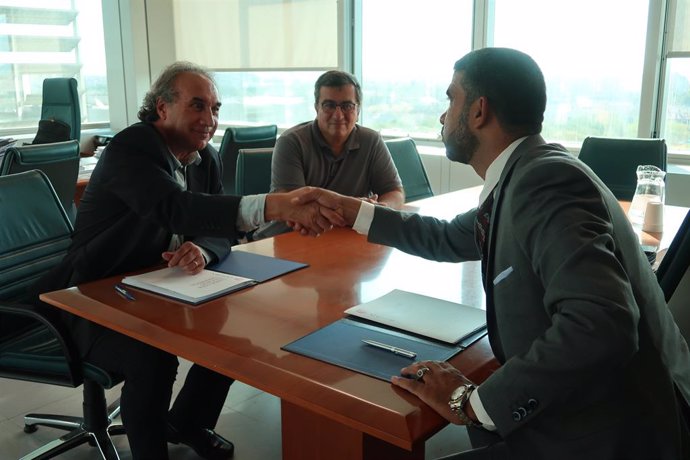 El conseller dEducació, Universitat i Recerca, Martí March, i el delegat de la Comissió Islmica dEspanya a les Illes Balears, Mahfouz Salim Abu Mahfouz.