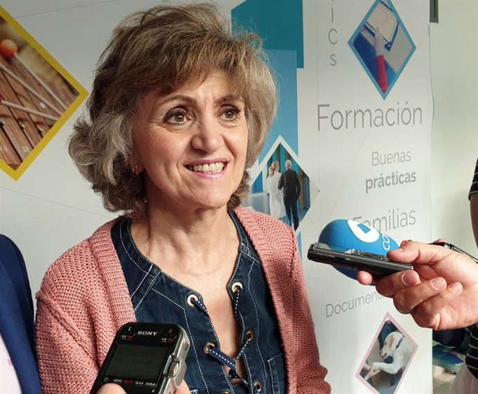 La ministra de Sanidad, Consumo y Bienestar Social en funciones, en la atención a los medios en Salamanca.