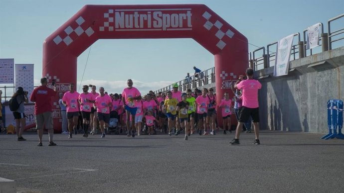 Participants en la carrera solidria per la fibrosi quística a Palma.  