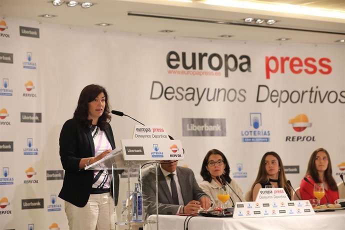 La presidenta del Consejo Superior de Deportes, María José Rienda, interviene en el Desayuno Deportivo de Europa Press 'Motor, con M de Mujer' en el Hotel Hesperia de Madrid.