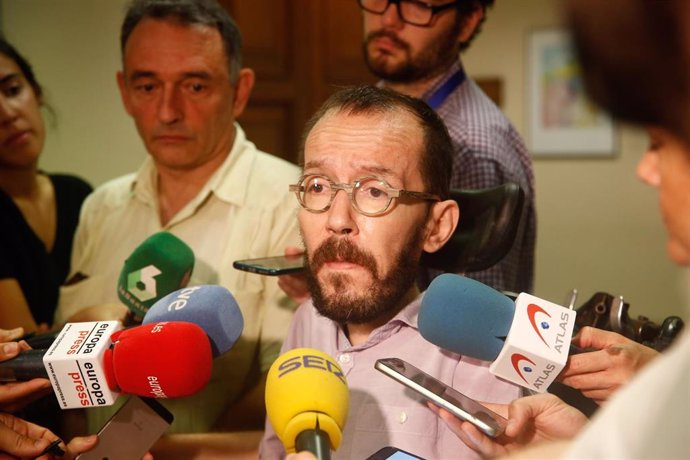 El secretario de Acción de Gobierno de Podemos, Pablo Echenique, en declaraciones a los medios de comunicación