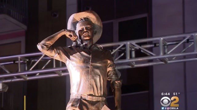 Escultura en honor a los braceros en la ciudad de Los Ángeles.