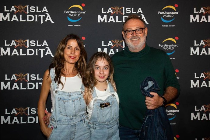 Foto amilia: Pablo Carbonell, María Arellano y Mafalda
