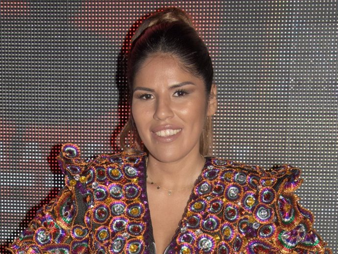 Isa Pantoja presenta su nuevo single "Ahora estoy mejor" con la notable ausencia de su familia