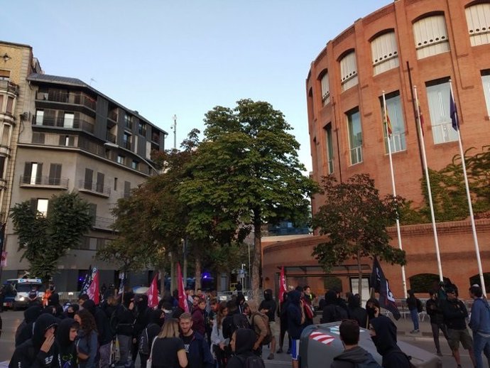 Concentración de CDR ante la Subdelegación del Gobierno en Girona.