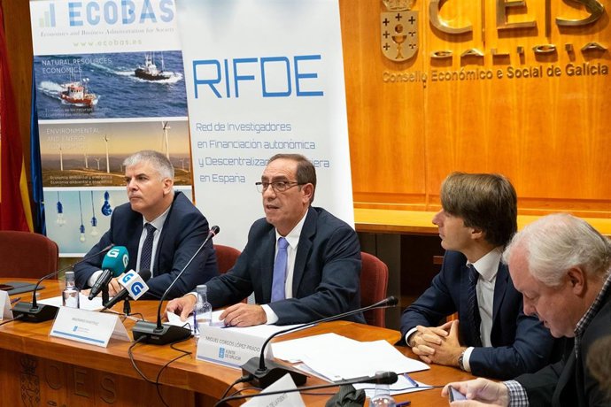 El conselleiro de Facenda, Valeriano Martínez, inaugura unas jornadas en Santiago