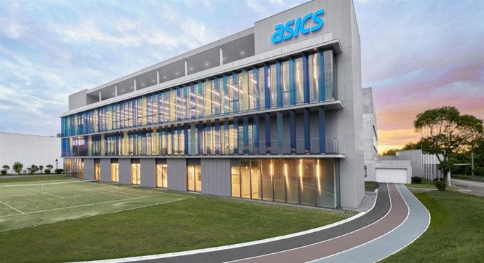 Varios.- ASICS se compromete con los objetivos del cambio climático y acelera su