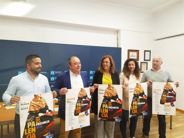 De izquierda a derecha el diputado de Turismo, el alcalde de, Grijota, la Presidenta de la Diputación, la diputada de Cultura y el diputado de Desarrollo Económico, presentan el XXX V Día de la Palencia.
