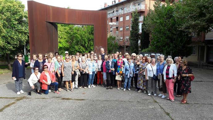 El alcalde de Logroño ha inaugurado una nueva edición de los Grupos de Vida Sana para Mayores de 65 años, con 477 personas este curso.