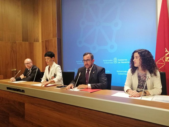 Carlos Gimeno, Elma Saiz, Javier Remírez y Amaia Goñi, en la rueda de prensa