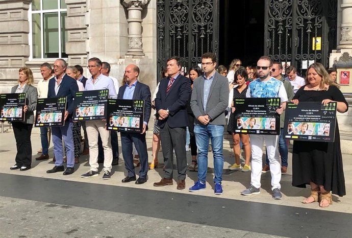 Minuto de silencio en Santander por la mujer asesinada en Las Palmas