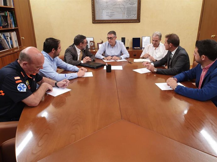 El presidente de la CHS, Mario Urrea, y el delegado del Gobierno en la Región de Murcia, Francisco Jiménez reciben a los alcaldes de Los Alcázares y Torre Pacheco, Mario Pérez Cervera y Anyonio León, para estudiar los daños por inundaciones
