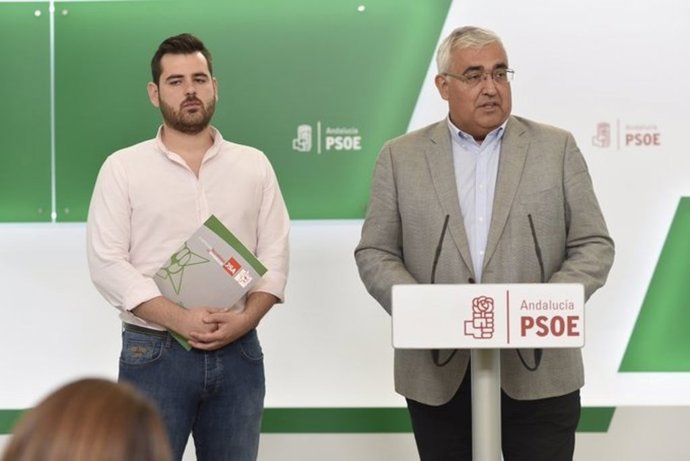 El delegado de Universidades del PSOE-A y portavoz parlamentario socialista de Hacienda, Antonio Ramírez de Arellano, en rueda de prensa