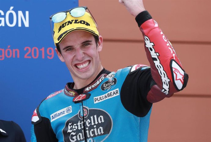 El piloto de Moto2 lex Márquez (Estrella Galicia 0,0 Marc VDS) celebra el triunfo en el GP Aragón 2019