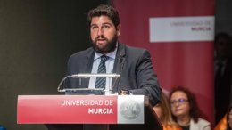 El jefe del Ejecutivo auton&#243;mico, Fernando L&#243;pez Miras, presidiendo el acto acad&#233;mico de apertura del curso acad&#233;mico 2019-2020