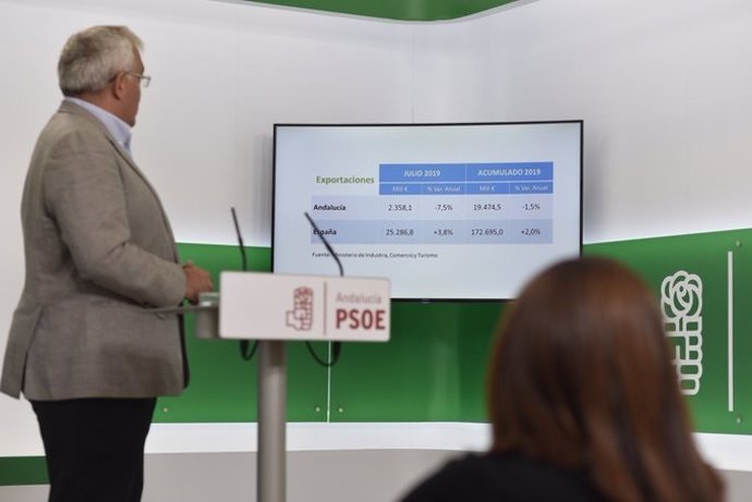 El delegado de Universidades del PSOE-A y portavoz parlamentario socialista de Hacienda, Antonio Ramírez de Arellano, en rueda de prensa