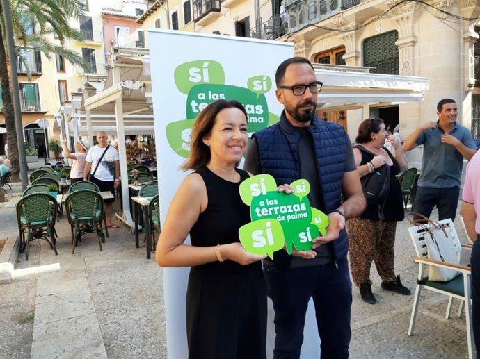 Regidores de Cs Palma en una concentración de apoyo a las terrazas de Palma