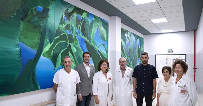 Jesús Berjón, Carlos Amatriain, Mila Larrayoz, Antonio Merino, Gabriel Coca, Nerea de Diego y Maite Soria en la presentación de la obra ganadora del certamen Arte Joven en Hospitales