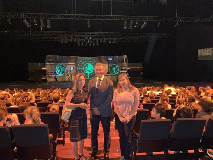 Belén López Cambronero, concejala de Educación y Escuelas Infantiles del Ayuntamiento de Murcia; Diego García -Esteller, director del Área de Negocio de CaixaBank en Murcia.; y Lourdes Toribio, delegada de la Fundación Bancaria 'la Caixa' en Murcia