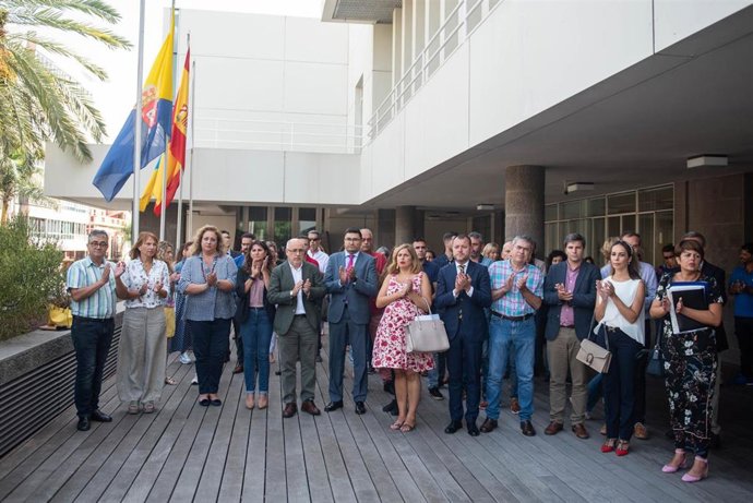 Minuto de silencio en el Cabildo de Gran Canaria