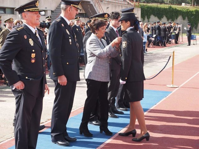 La delegada del Gobierno, Mercedes Martín, en la festividad policial en la Escuela Nacional de la Poilicía.