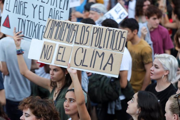 Marcha en Madrid por la segunda huelga mundial por el clima convocada por Fridays For Future, Alianza por el Clima, Alianza por la Emergencia Climática y 2020 Rebelión por el Clima, el 27 de septiembre de 2019