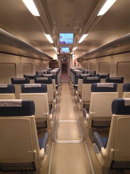 Uno de los vagones vacíos del tren del "abandono" de Almería a Sevilla