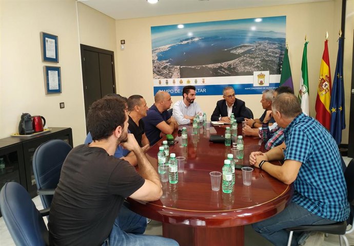 Juan Lozano con el comité de empresa de Acerinox