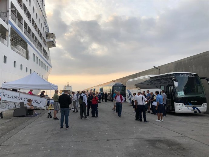 Llegada de un crucero al Puerto de Motril