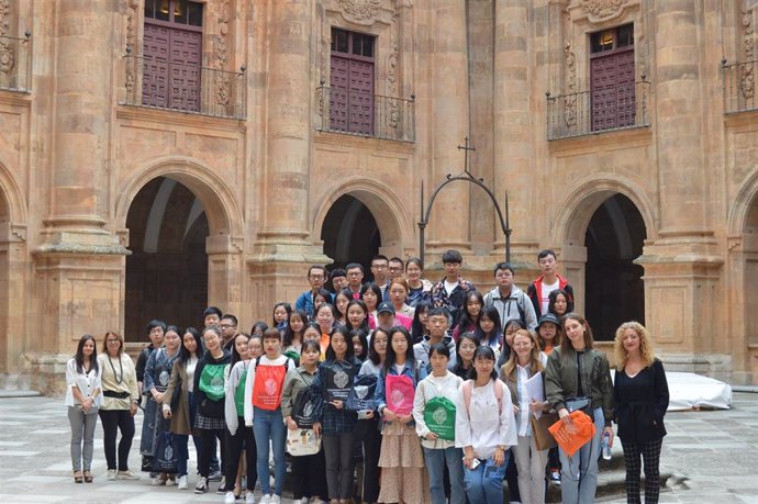 Acto de bienvenida en la UPSA a los alumnos procedentes de la República Popular China.