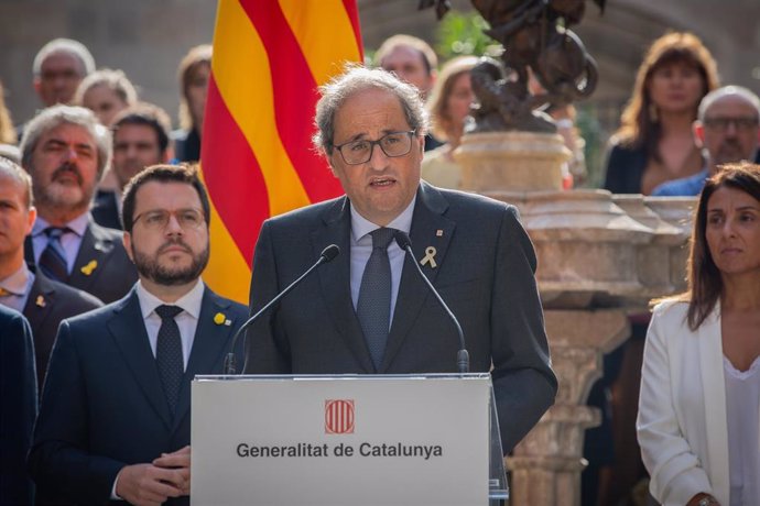 El president de la Generalitat de Catalunya, Quim Torra, durante su intervención en el acto 'Compromís del Primer d'Octubre', junto a otros miembros del Govern, en Barcelona (España), a 1 de octubre de 2019.