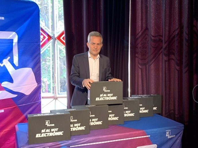 El precandidato a la presidencia del FC Barcelona Víctor Font en un acto